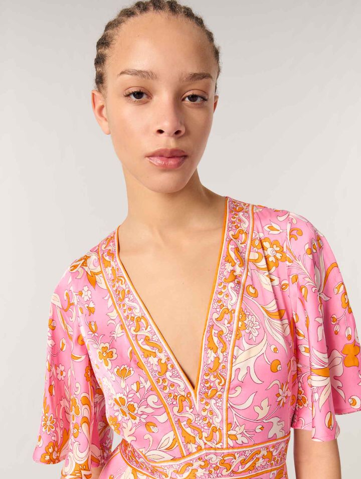 Langes fließendes Kleid mit Print