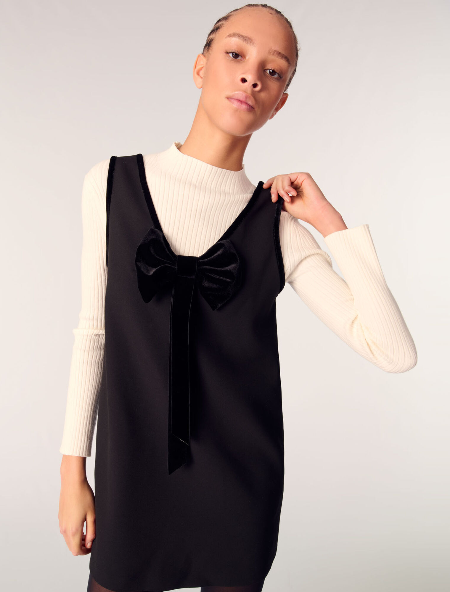 Schürzenkleid mit Velourskragen